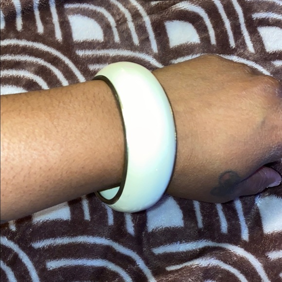 Cream bangle - Picture 3 of 3